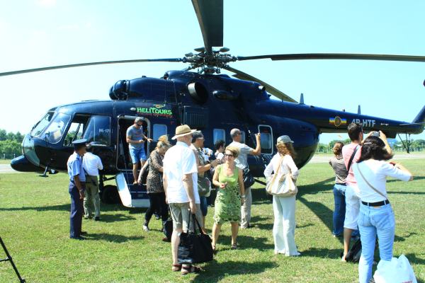connConnaissance de Ceylan with
Helitours